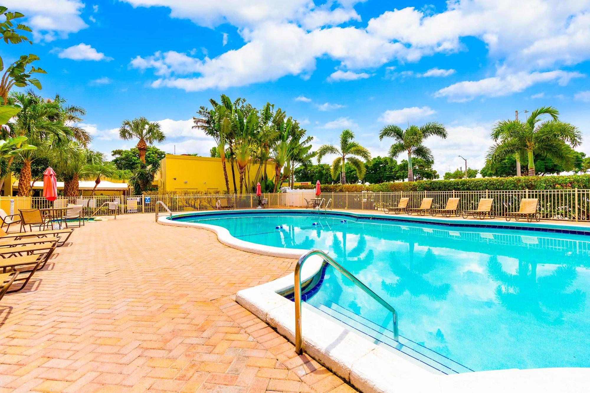 Oasis Boca Raton Hotel Exterior photo